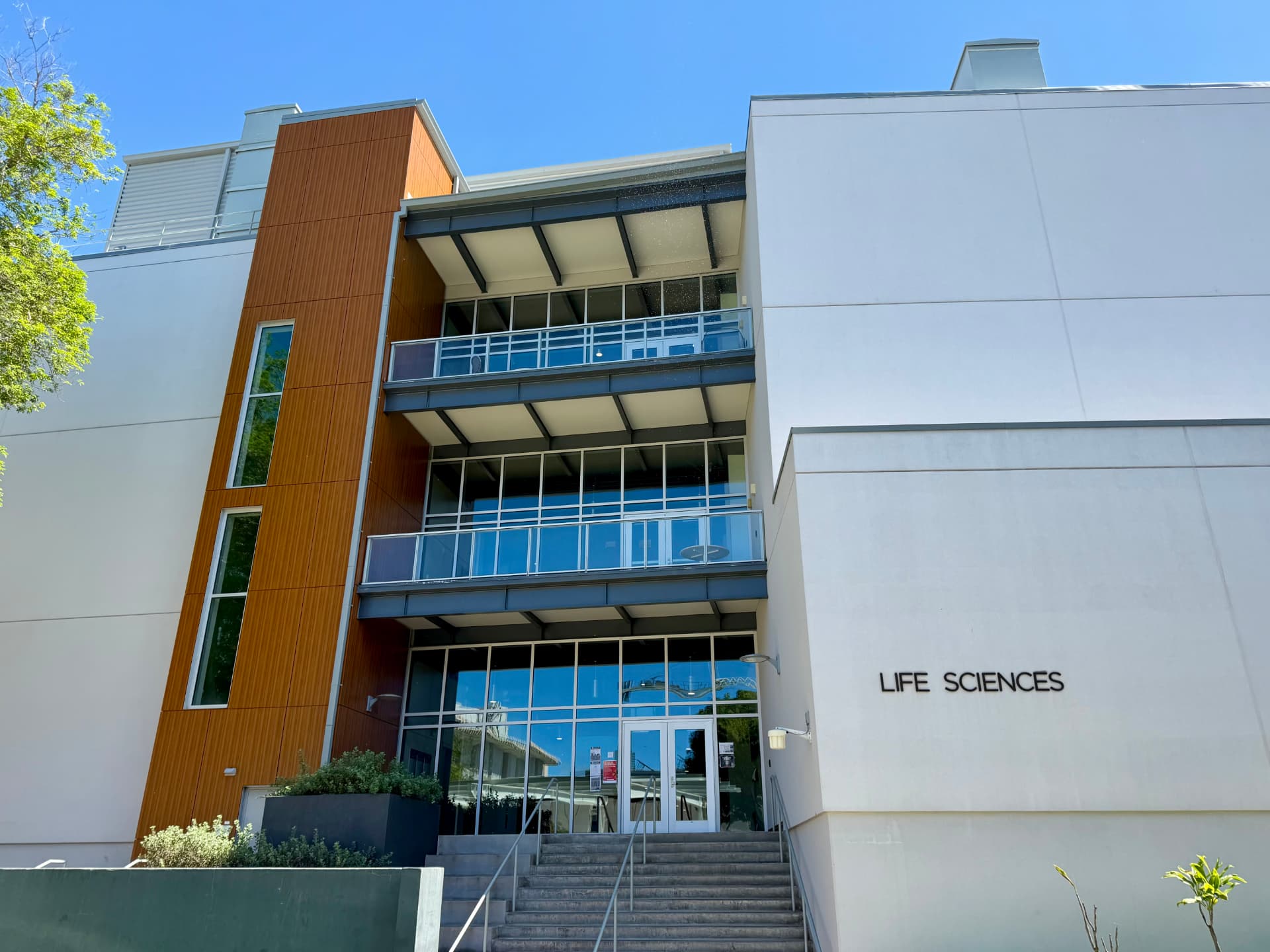 UNIVERSITY OF HAWAIʻI AT MANOA, ISABELLA AIONA ABBOTT LIFE SCIENCES BUILDING - image 2